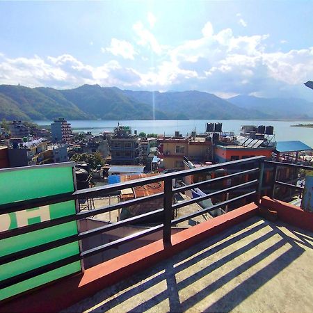 Hotel Santana Pokhara Zimmer foto