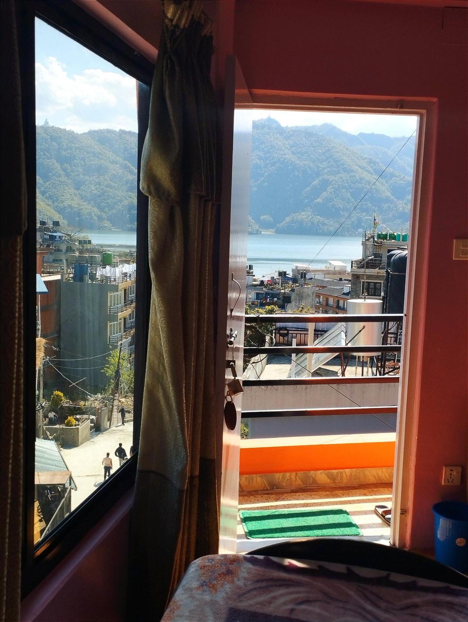Hotel Santana Pokhara Zimmer foto