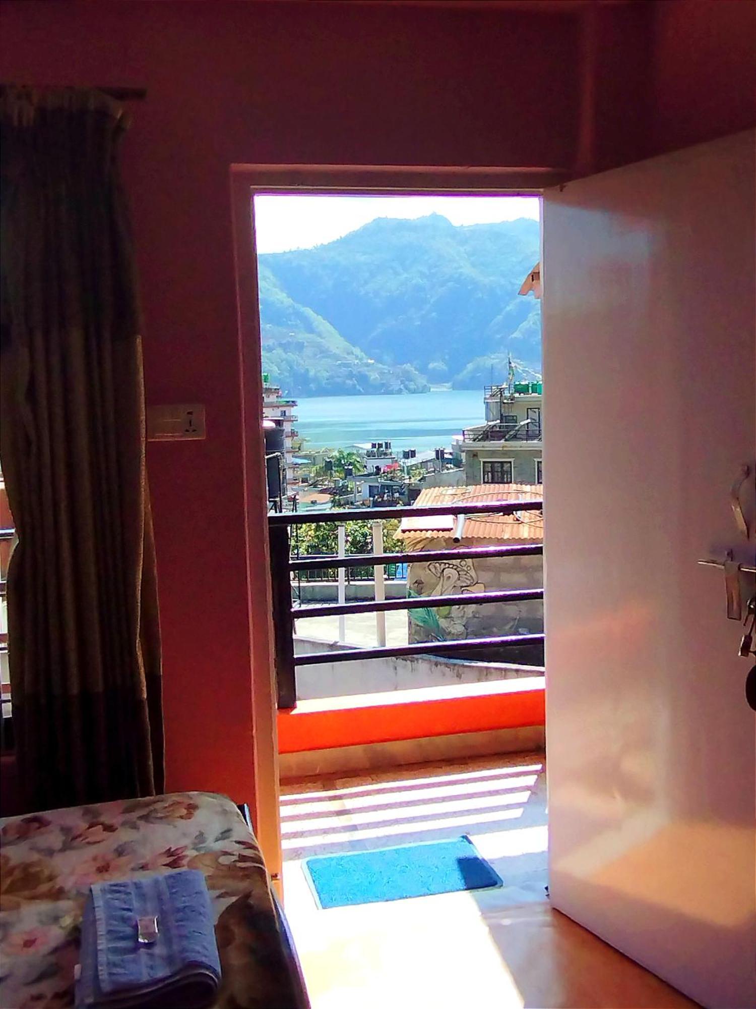 Hotel Santana Pokhara Zimmer foto