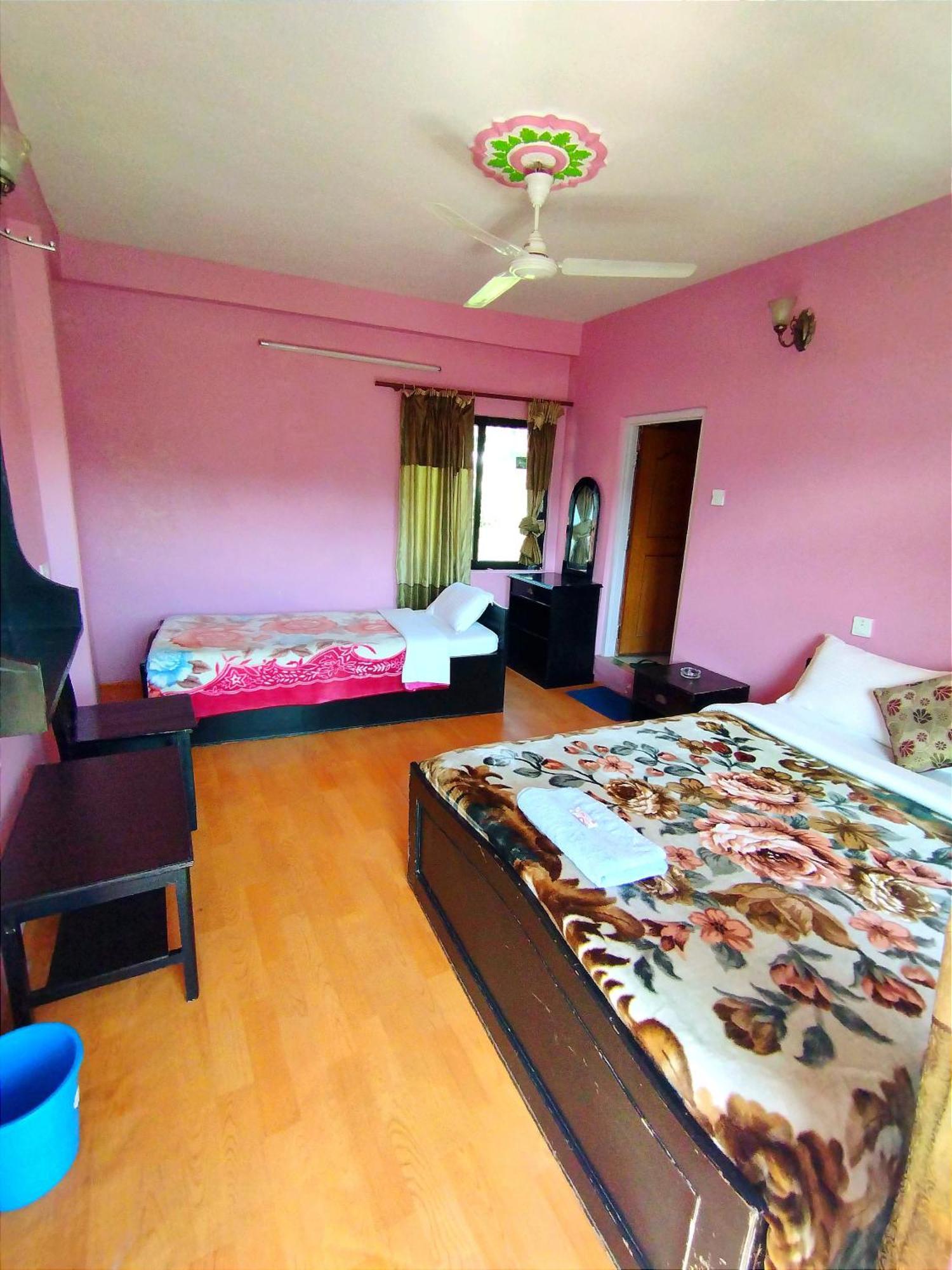Hotel Santana Pokhara Zimmer foto