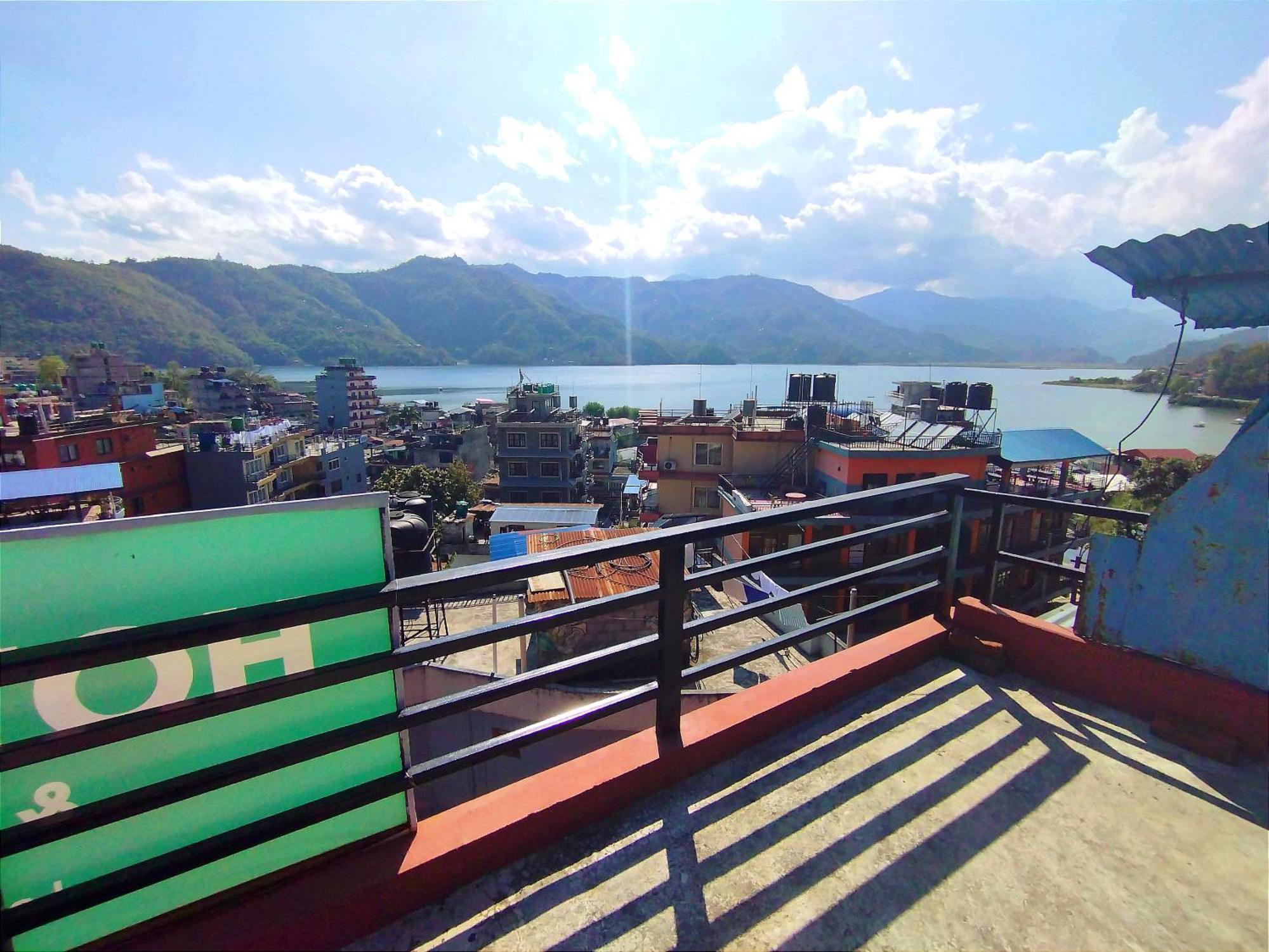 Hotel Santana Pokhara Zimmer foto