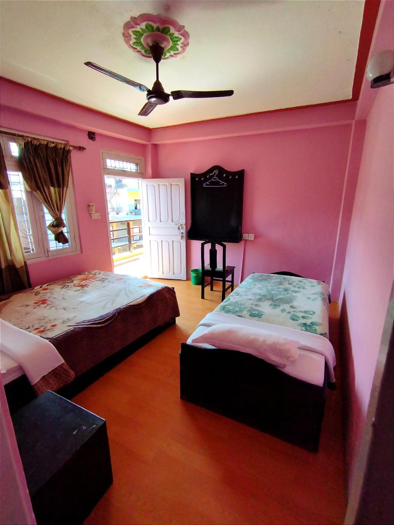 Hotel Santana Pokhara Zimmer foto