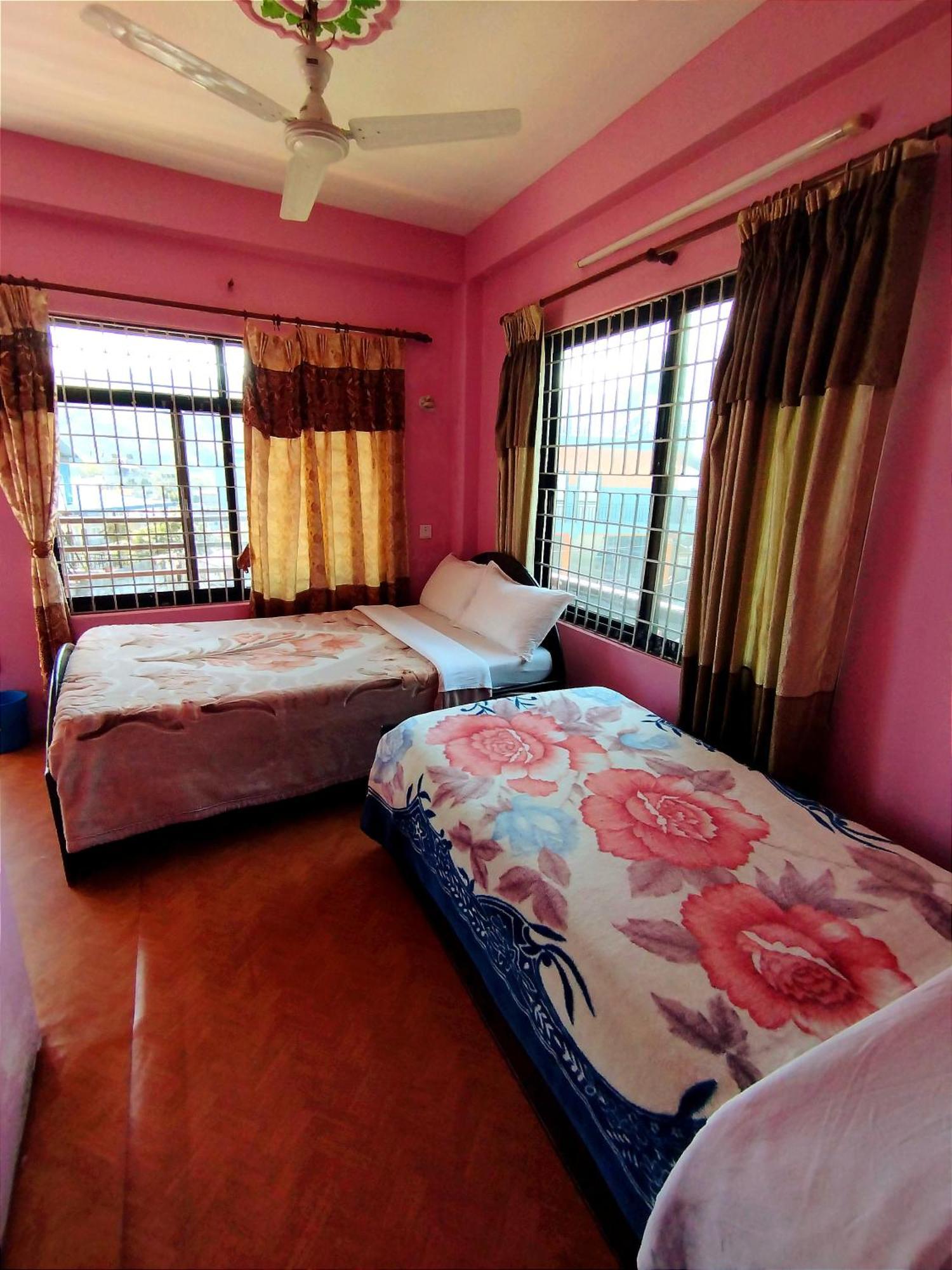 Hotel Santana Pokhara Zimmer foto