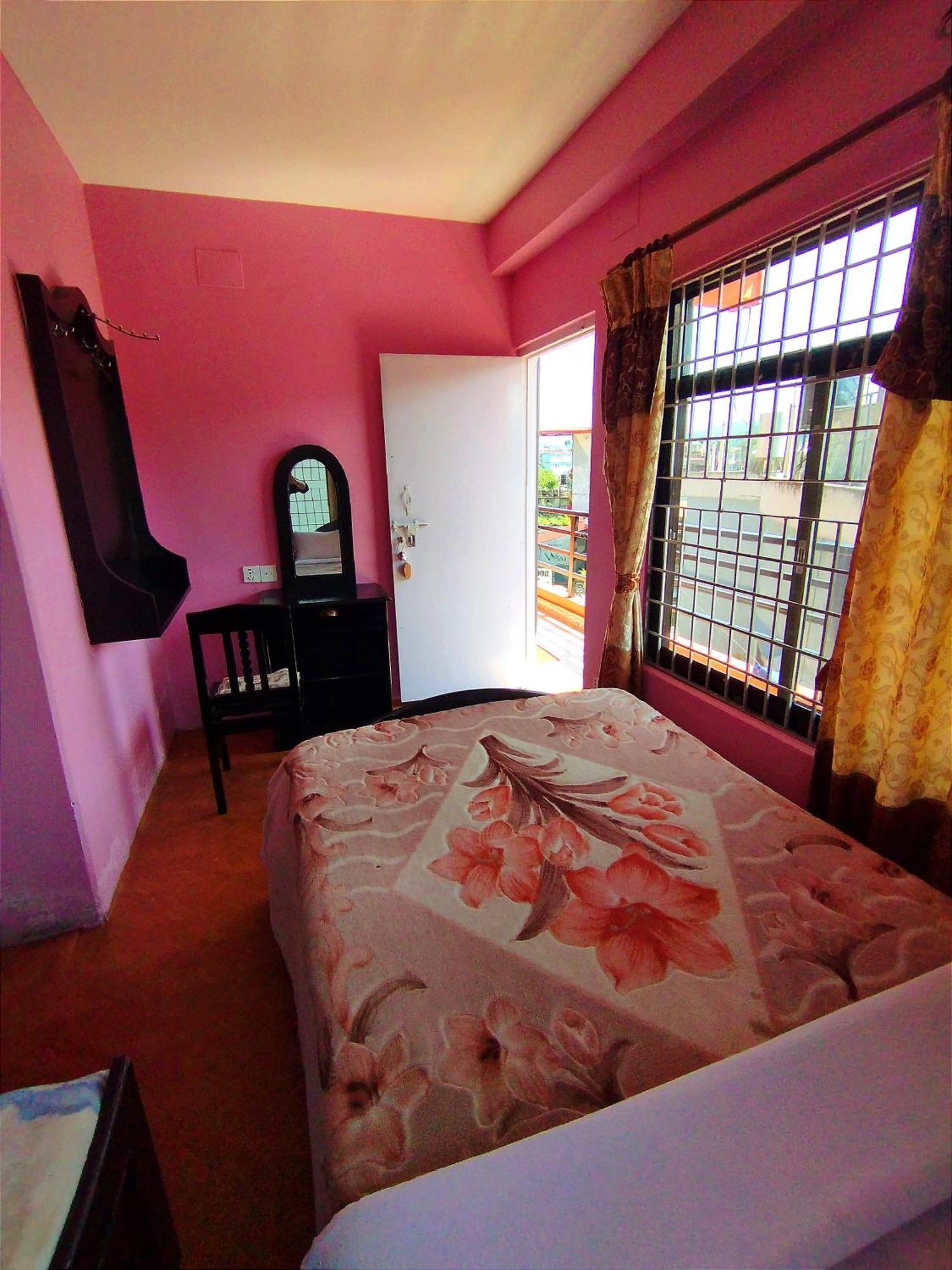 Hotel Santana Pokhara Zimmer foto