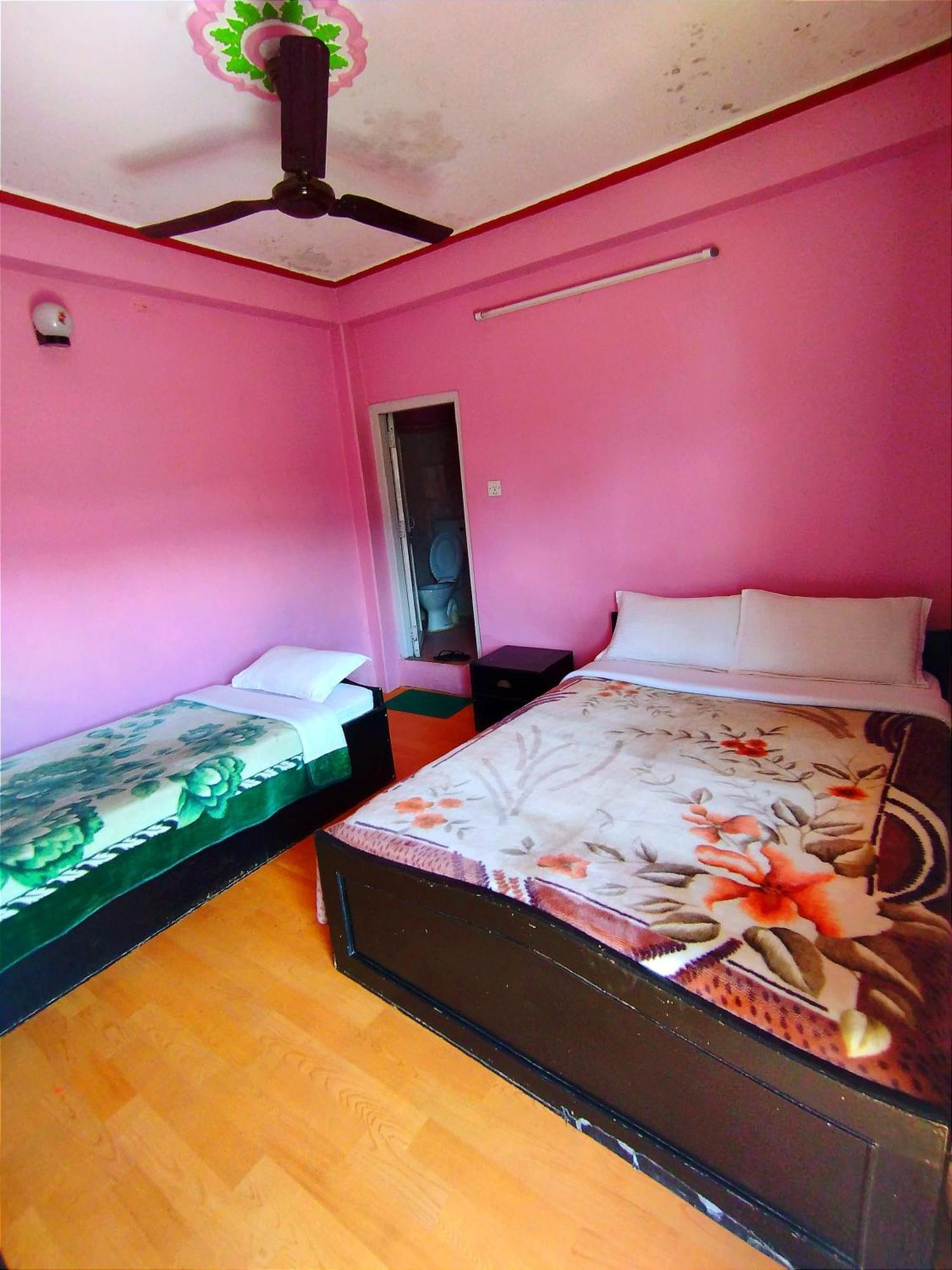 Hotel Santana Pokhara Zimmer foto