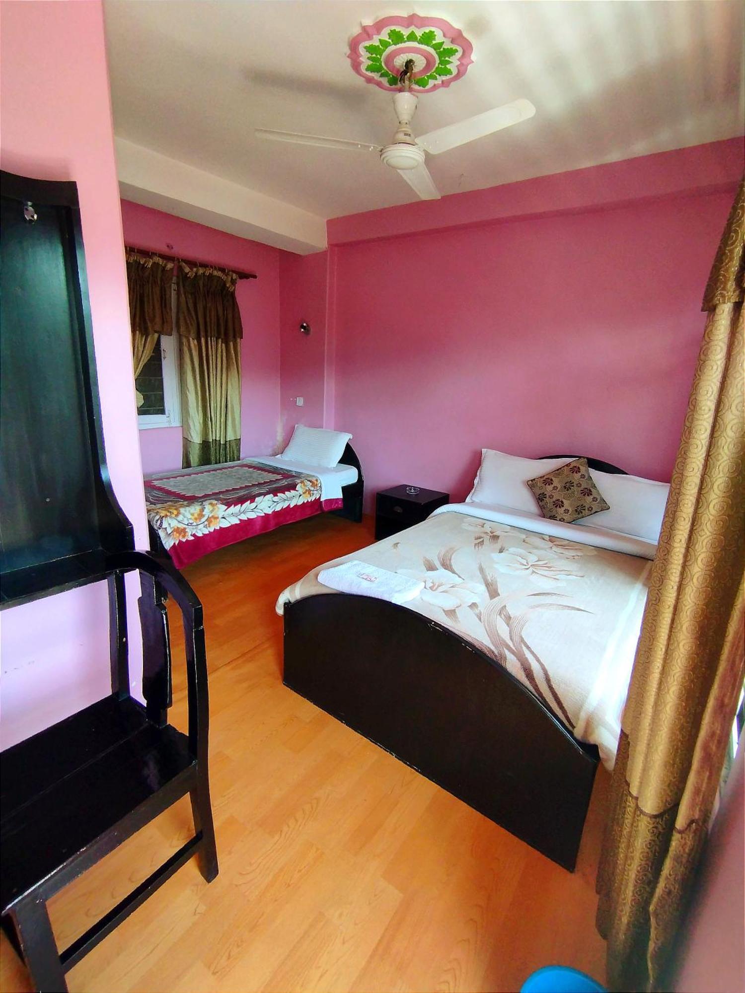 Hotel Santana Pokhara Zimmer foto