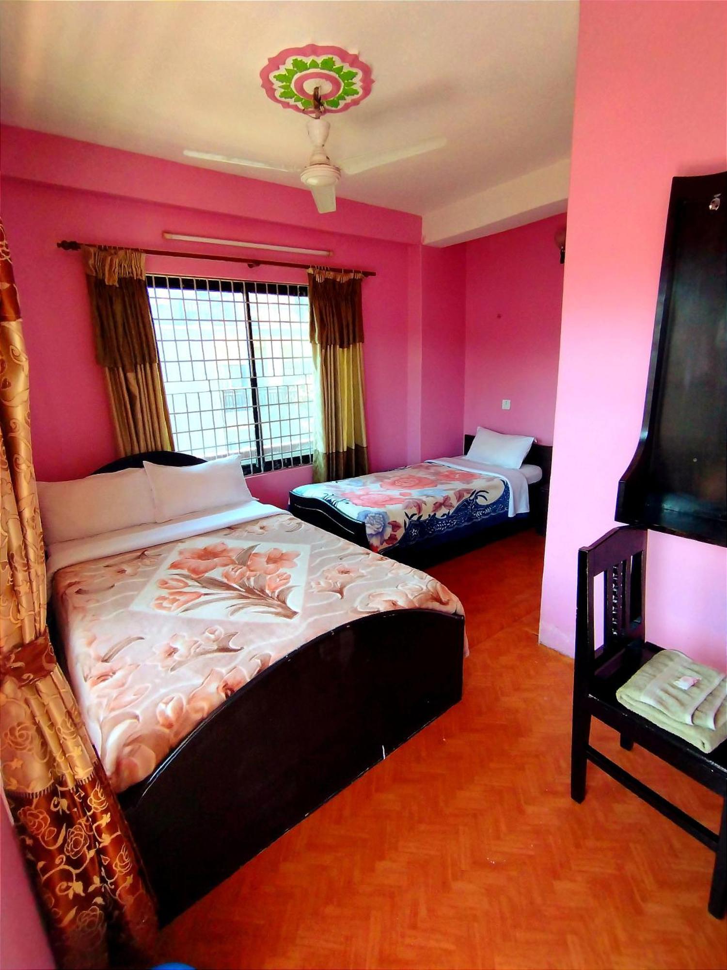 Hotel Santana Pokhara Zimmer foto